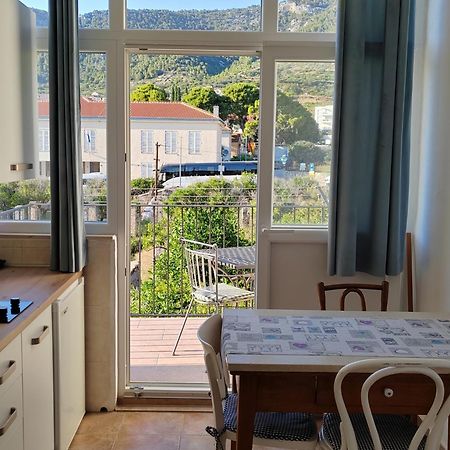 Komiža Apartments Lena מראה חיצוני תמונה